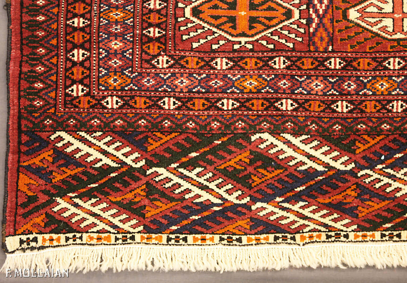 فرش نیمه آنتیک ترکمنی بخارا روسی کد:۲۵۶۸۰۰۸۲